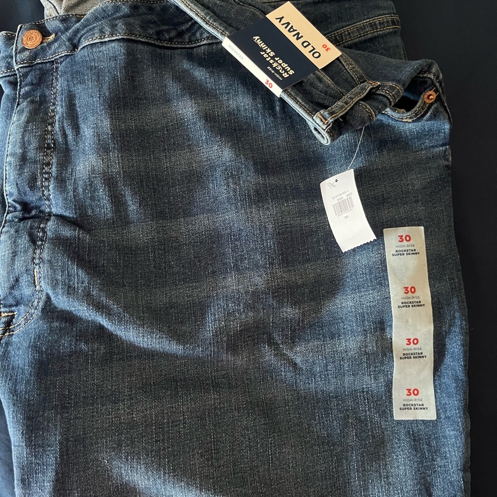Old Navy Women’s Rockstar Denim Slim Straight Jeans